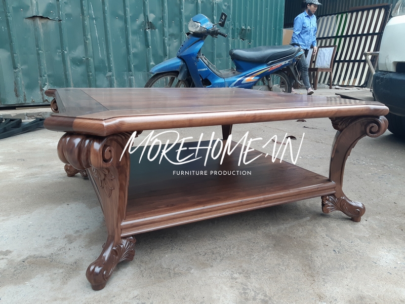 Bàn trà gỗ óc chó tân cổ điển được ưa chuộng vì nó có đẹp mắt, có tính thẩm mỹ cao, mang lại sự quý phái sang trọng và còn có độ bền cao.